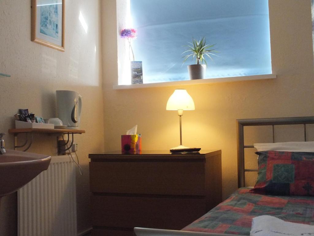 Leonardos Guest House Swansea Chambre photo