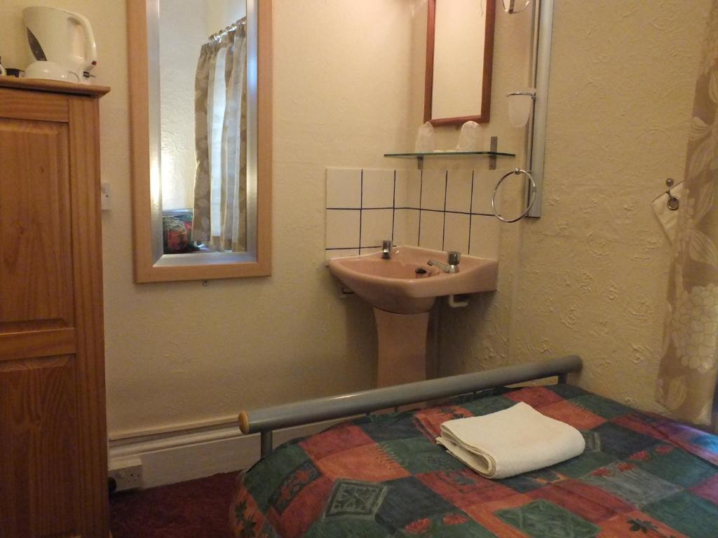 Leonardos Guest House Swansea Chambre photo